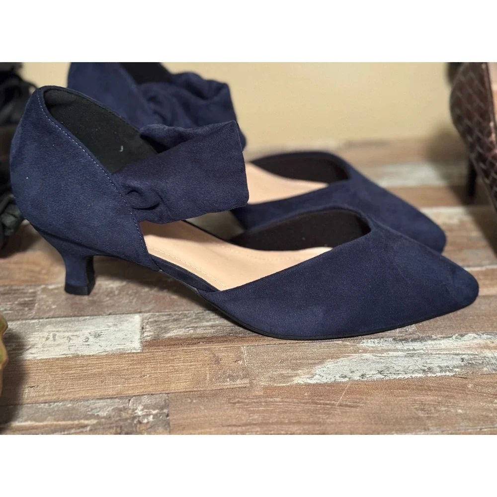 Navy Kitten‎ Heels